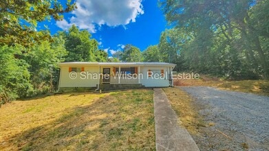 Building Photo - 108 Halsey St