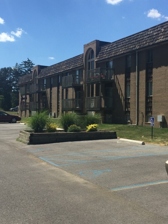Foto del edificio - 902 Gribbin Ln