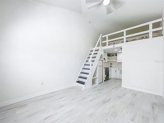 Building Photo - 1600 Pasadena Dr