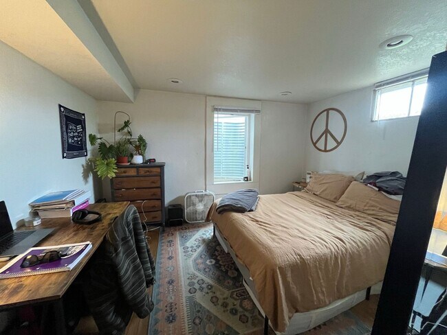 Foto del edificio - 1041 W Vine Dr