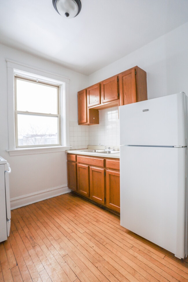 Building Photo - 4443 N Damen Ave