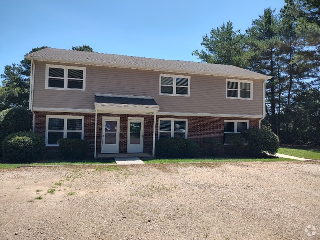 Building Photo - 701 Smithdale Dr