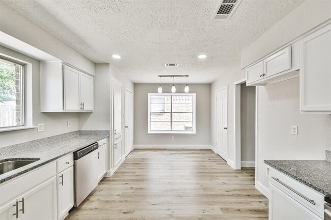 Building Photo - 23203 Pennsgrove Rd