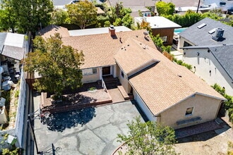 Building Photo - 918 Uclan Dr