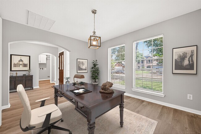 Building Photo - 17819 Inland Oaks Dr