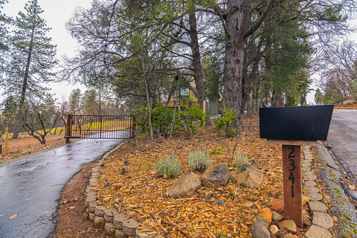 Foto principal - 2341 Hassler Rd
