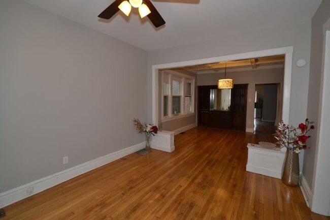 Building Photo - 4713 N Albany Ave
