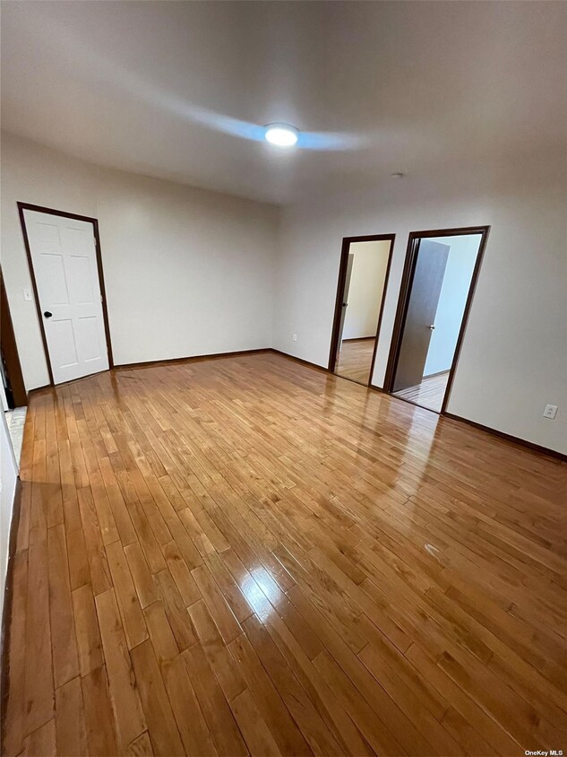 Primary Photo - 20-03 Steinway St
