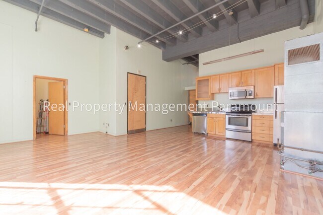 Building Photo - Beautiful One Bedroom Apartment in Downtown Los Angeles!