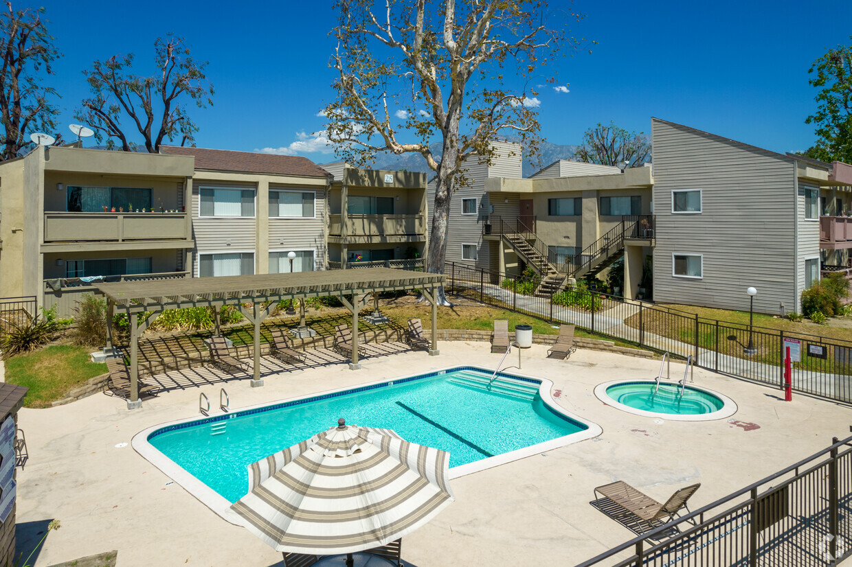 Pool - Arbor Park Apartments