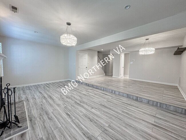 Foto del edificio - 7450 Adams Park Ct