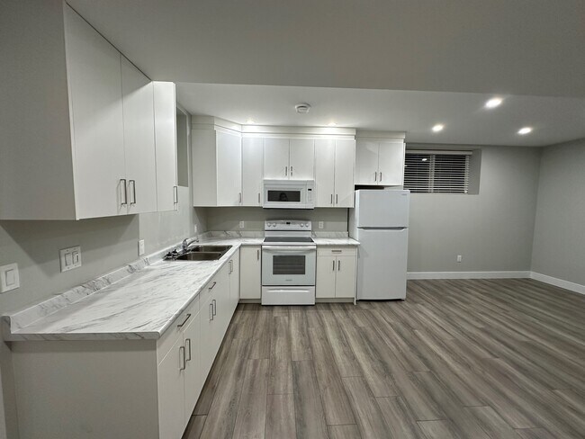 Photo du bâtiment - 46211 Promontory Rd