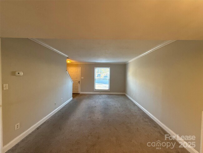 Foto del edificio - 7906 Oak Meadow Ct