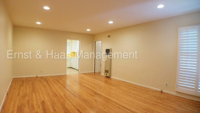 Foto del edificio - 700 E Carson St