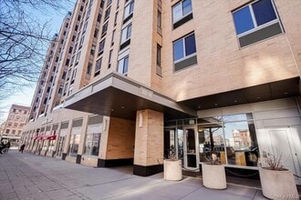 Building Photo - 300 W 135th St