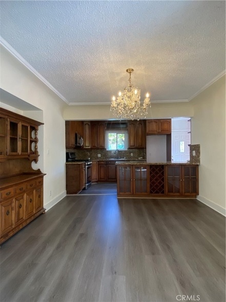 Building Photo - 521 E Valencia Ave