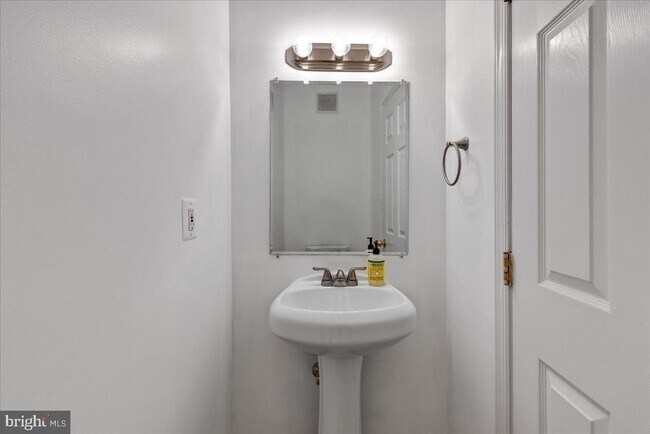 Foto del edificio - 2635 Hudson St