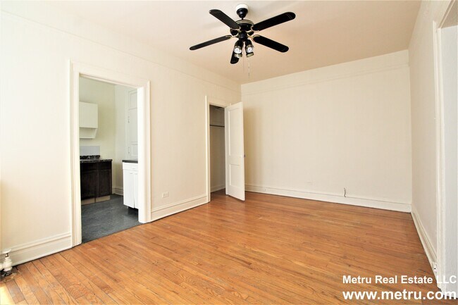 Building Photo - 637 W Patterson Ave