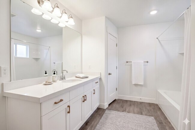 Foto del edificio - 7243 N Silver Spring Way