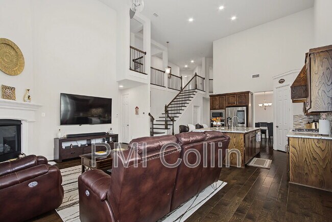 Foto del edificio - 8701 Fairway Ln