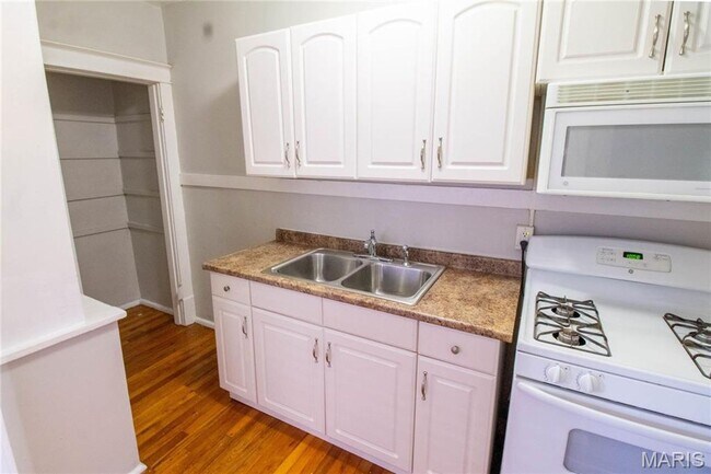 Foto del edificio - 2852 Shenandoah Ave