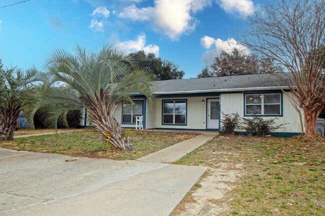 Building Photo - Modern Gulf Breeze Duplex: 3 Bed, 2 Bath, ...