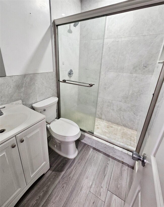 Foto del edificio - 464 E 13th St