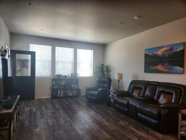 Foto del edificio - 2060 Autumn Moon Dr