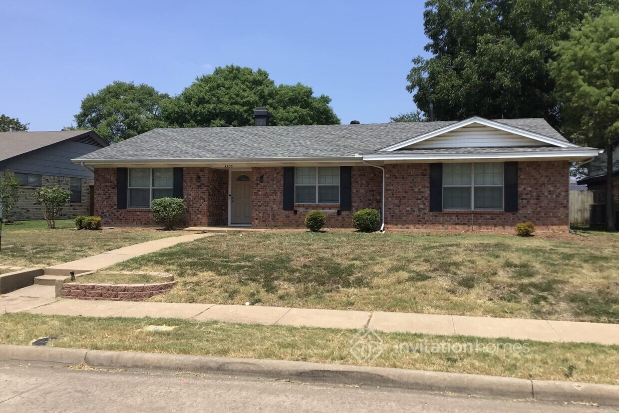 Primary Photo - 3305 E Park Blvd