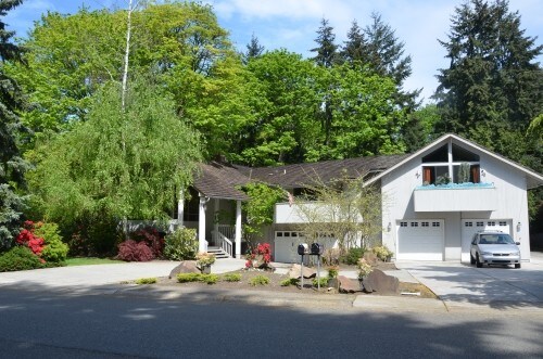 Primary Photo - Newport Shores - 4 bedrooms + den