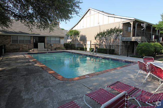 Piscina - London Square Apartments