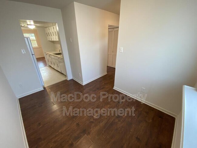 Building Photo - 74 Oak Dr