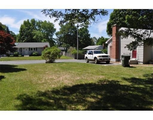 Foto del edificio - 50 Helen Dr