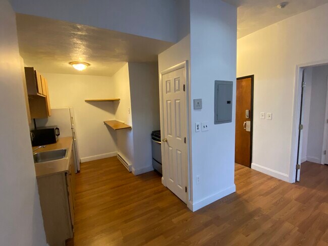 Building Photo - 537 Columbus Ave