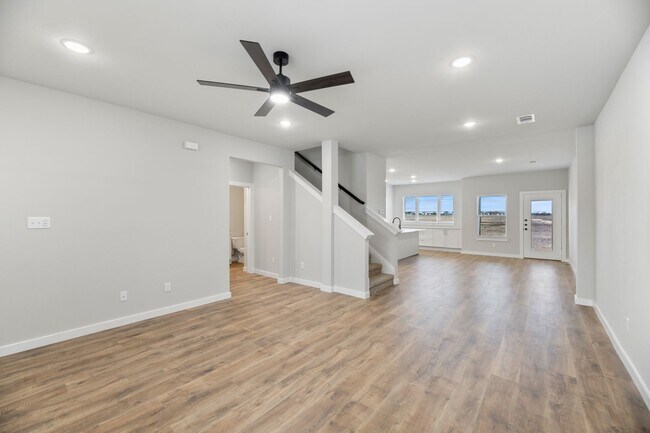 Foto del edificio - AVAILABLE NOW! 3 BEDROOM TRIPLEX LOCATED ON 1-ACRE LOT IN MIDLOTHIAN, TX!