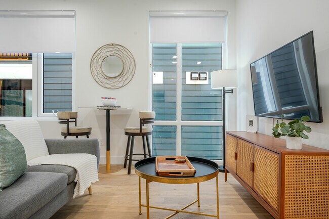 Building Photo - 38 Hichborn St