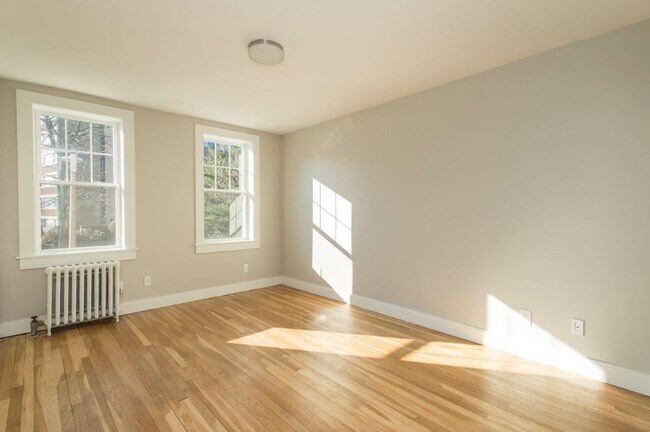 Building Photo - 286 Chestnut Hill Ave