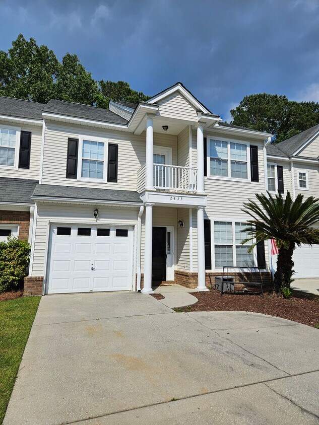 Foto principal - Park West Town Home