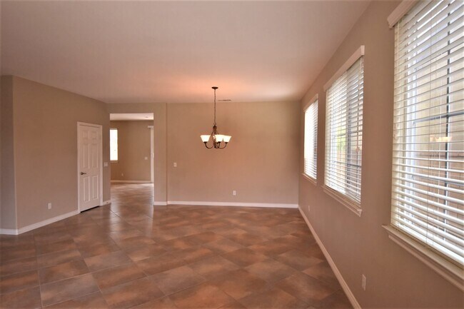 Building Photo - 5584 Shady Dr