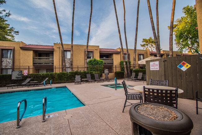 Foto del edificio - Upgraded Condo near Oldtown