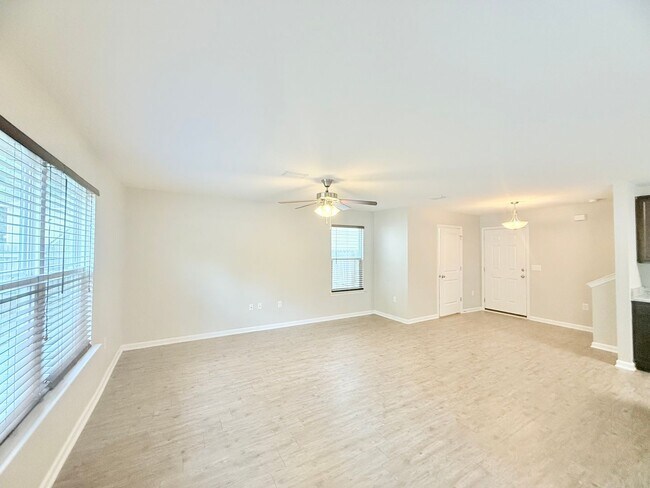 Building Photo - Beautiful 2-Story Home - Magnolia Bend