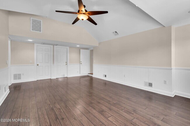 Foto del edificio - 1001 Arnold Ave