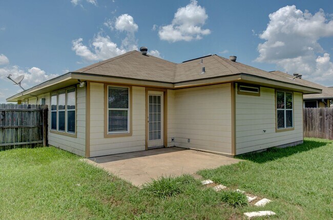 Foto del edificio - August Pre-Lease! Beautiful 3 Bed, 2 Bath ...