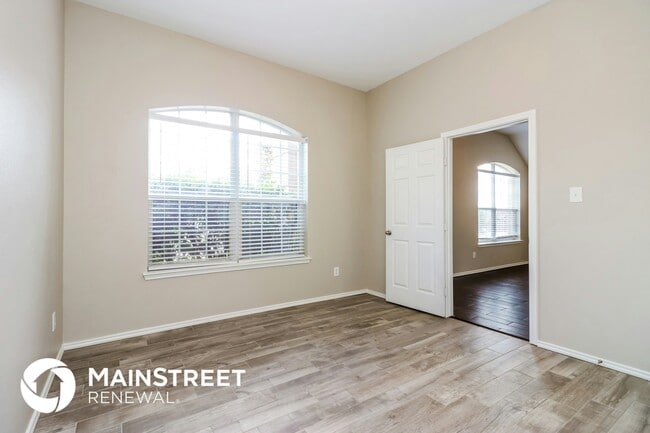 Building Photo - 2803 Logan Dr