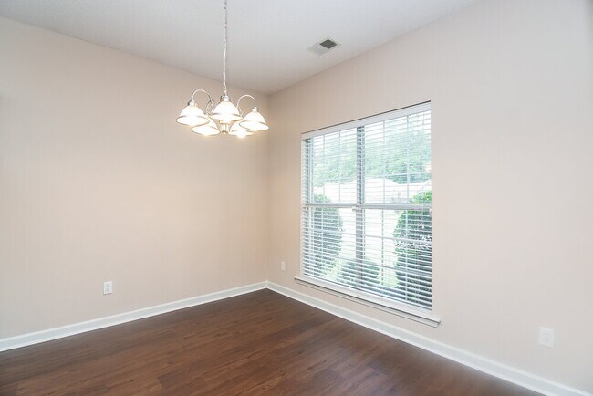 Foto del edificio - 1506 Lawson Dr