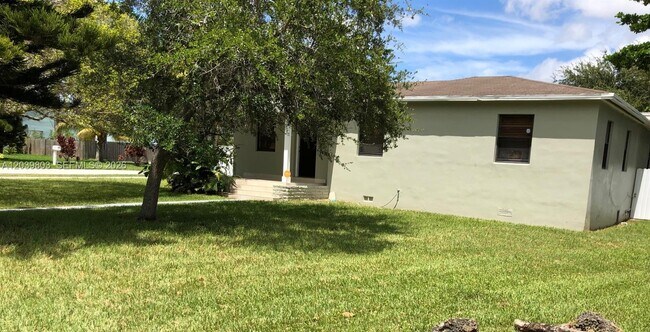 Building Photo - Southwest 81st Avenue, Miami, FL 33155 - 4 BR 2 BA single-family home