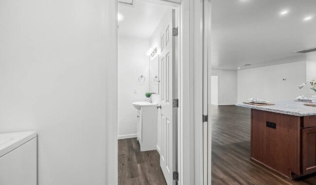 Foto del edificio - 1720 E Hermosa Dr