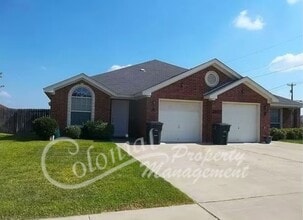 Building Photo - 2107 Charleston Ct