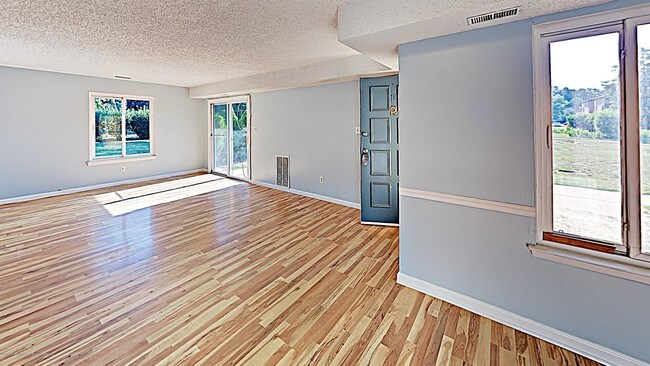 Building Photo - 12 Newport Ct