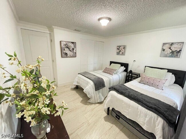 Foto del edificio - 5385 Treetops Dr